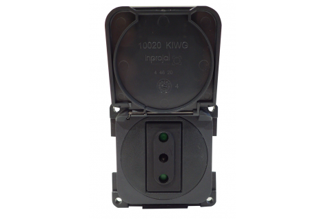 230 V. ITALIAN SOCKET WITH COVER